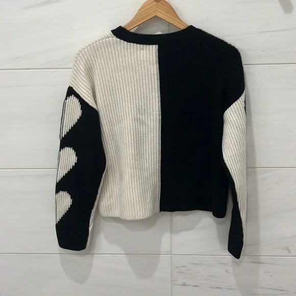 Carolina Herrera | NWT Black and White Heart Intarsia Cashmere Sweater - Medium - Picture 10 of 11